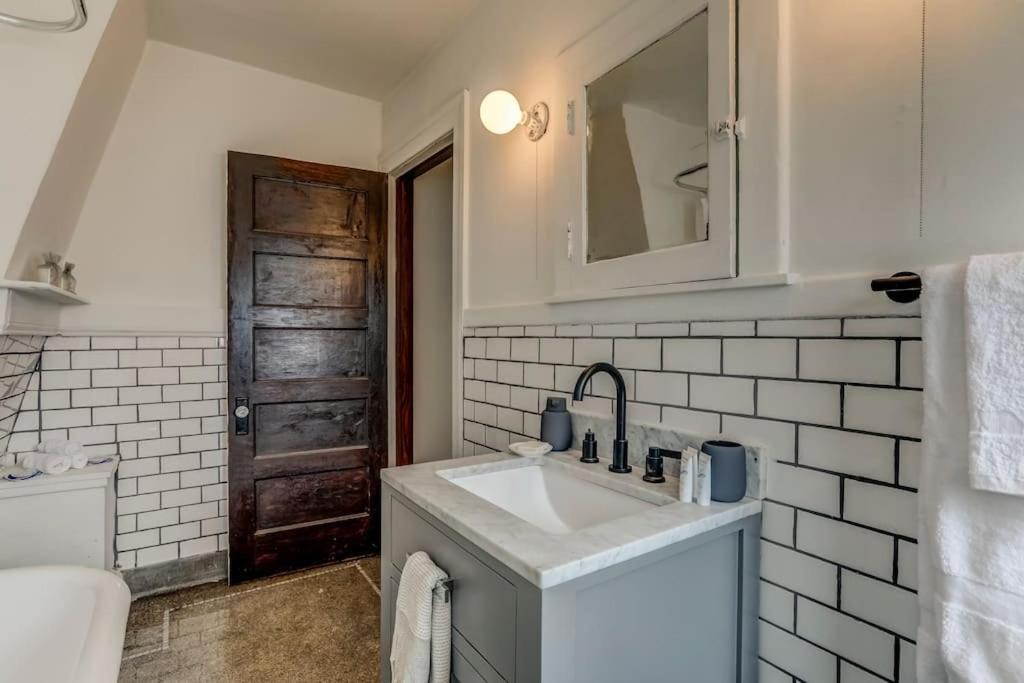 Luxe Mid-Century Styled Historic Townhouse #1 Detroit Exterior foto