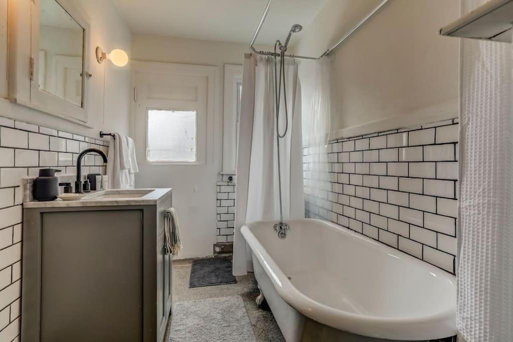 Luxe Mid-Century Styled Historic Townhouse #1 Detroit Exterior foto